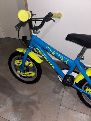 Bici infantil con ruedines incluidos como nueva