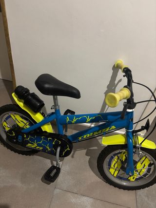 Bici infantil con ruedines incluidos como nueva