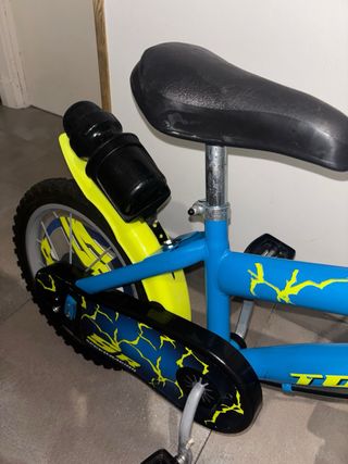 Bici infantil con ruedines incluidos como nueva