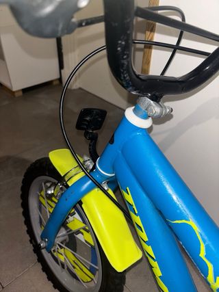 Bici infantil con ruedines incluidos como nueva