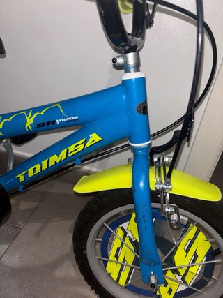 Bici infantil con ruedines incluidos como nueva