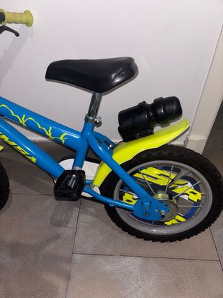 Bici infantil con ruedines incluidos como nueva
