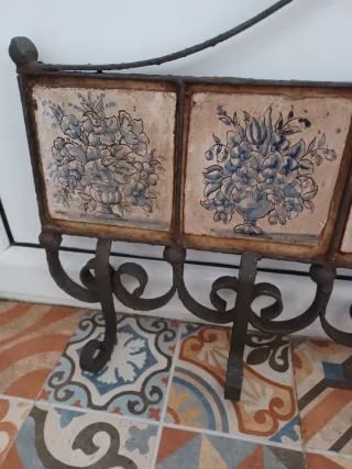 Perchero rústico de metal y cerámica