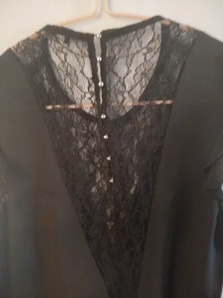 Camisa negra con encaje