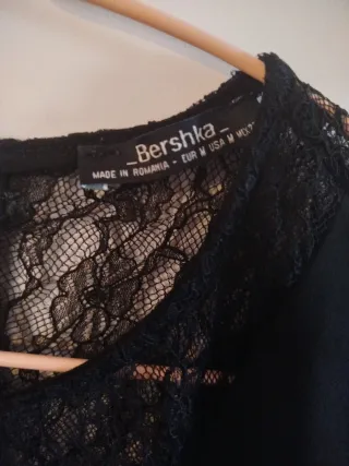 Camisa negra con encaje