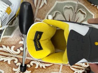 Air Jordan 4 Retro Vivid Sulfur