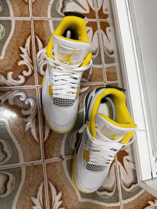 Air Jordan 4 Retro Vivid Sulfur