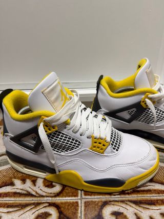 Air Jordan 4 Retro Vivid Sulfur