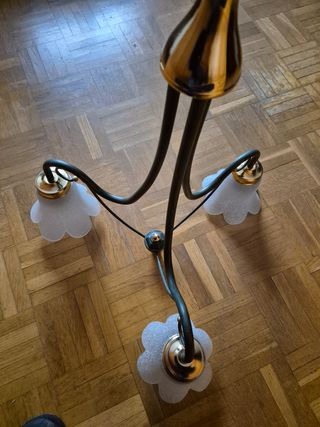 Lámpara de techo con tulipas de flor