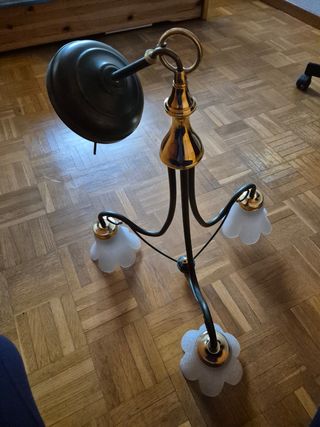 Lámpara de techo con tulipas de flor