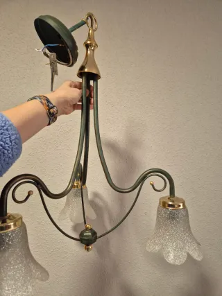 Lámpara de techo con tulipas de flor