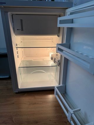 Nevera pequeña blanca Liebherr