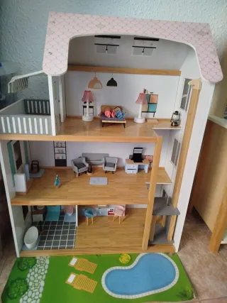 Casa de muñecas de madera