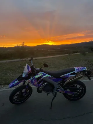 Aprilia SX 50cc Supermotard Morado/Plata