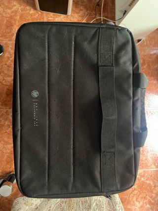 Maletín negro para portátil. Marca HP 30*40
