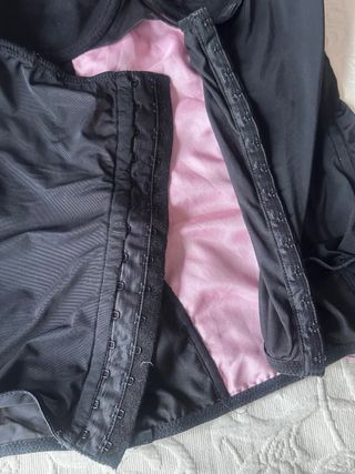 Corsé / top negro y rosa