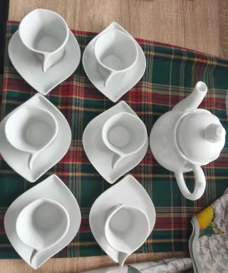 Juego de té lechera y 6 tazas con platos