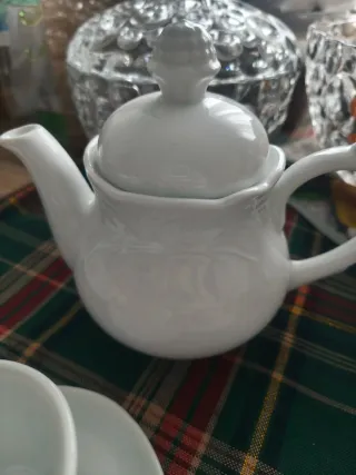 Juego de té lechera y 6 tazas con platos