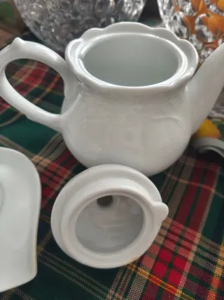Juego de té lechera y 6 tazas con platos