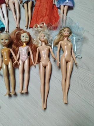 Lotto Barbie e bambole assortite