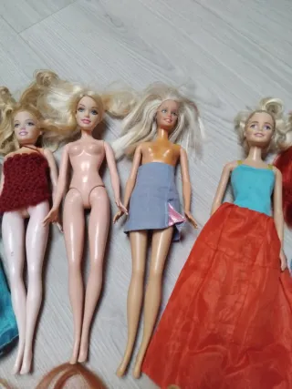 Lotto Barbie e bambole assortite