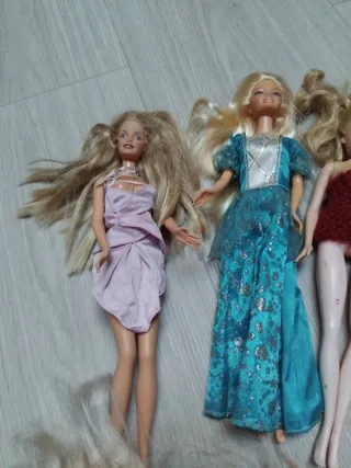 Lotto Barbie e bambole assortite