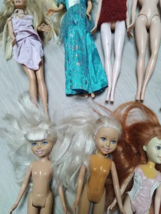 Lotto Barbie e bambole assortite