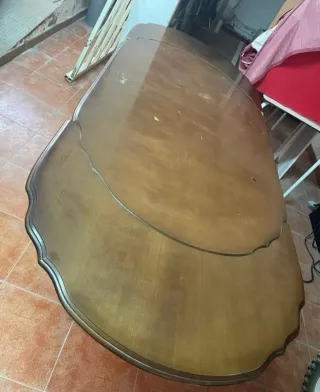 Mesa de comedor de madera