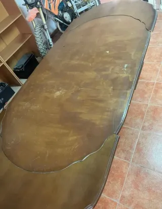 Mesa de comedor de madera