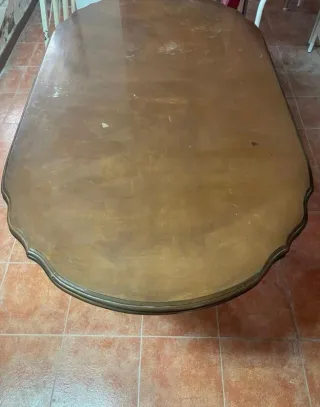 Mesa de comedor de madera