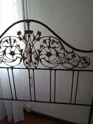 Cabeceros antiguos de hierro forjado en negro/dora