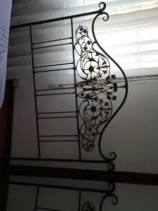 Cabeceros antiguos de hierro forjado en negro/dora