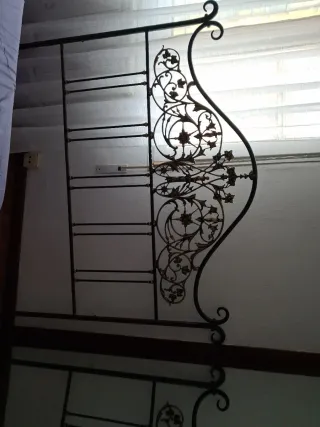 Cabeceros antiguos de hierro forjado en negro/dora