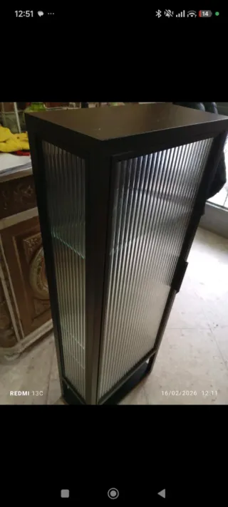 Mobile da bagno in metallo e vetro