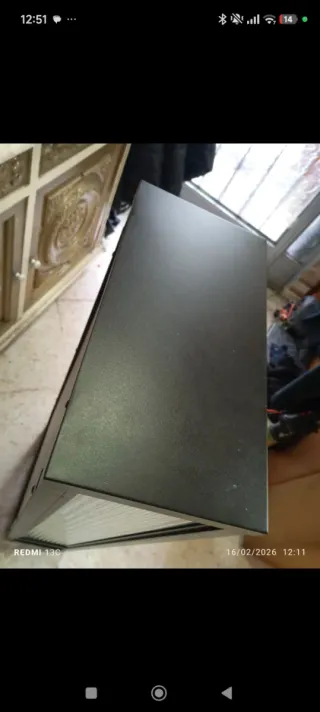 Mobile da bagno in metallo e vetro