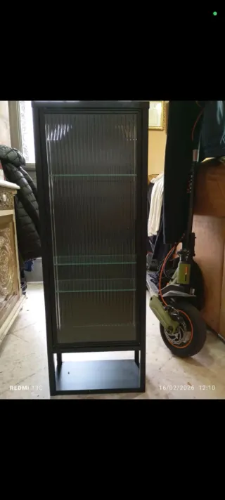 Mobile da bagno in metallo e vetro