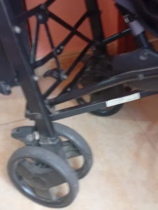 Carro de paseo es muy bien y con reudos rapido