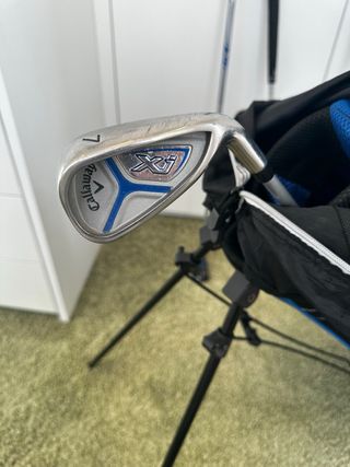 Bolsa y palos de golf Callaway.