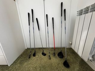 Bolsa y palos de golf Callaway.