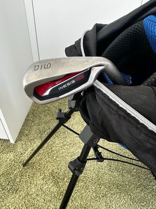 Bolsa y palos de golf Callaway.