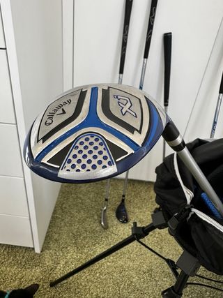 Bolsa y palos de golf Callaway.