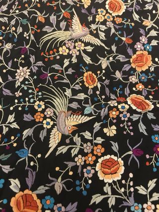 ANTIGUO MANTÓN DE MANILA SEDA BORDADA A MANO