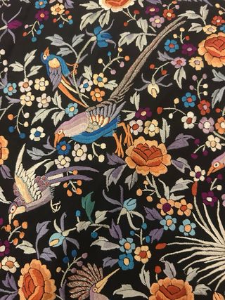 ANTIGUO MANTÓN DE MANILA SEDA BORDADA A MANO