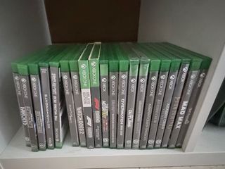 Xbox Series X con dos mandos