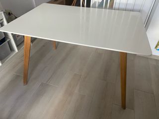 Mesa de comedor, cocina o escritorio.