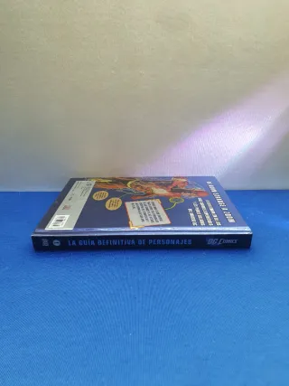 LIBRO LA GUIA DEFINITIVA DE PERSONAJES DC COMICS
