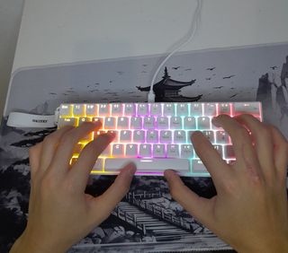 Pack Gaming Teclado 60% + Alfombrilla