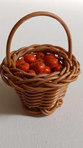 Cestino con arance in miniatura