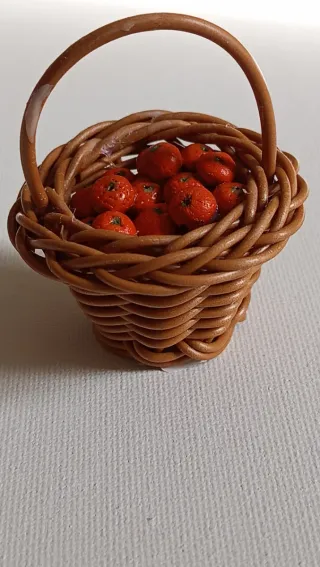 Cestino con arance in miniatura