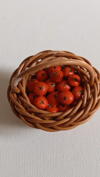 Cestino con arance in miniatura